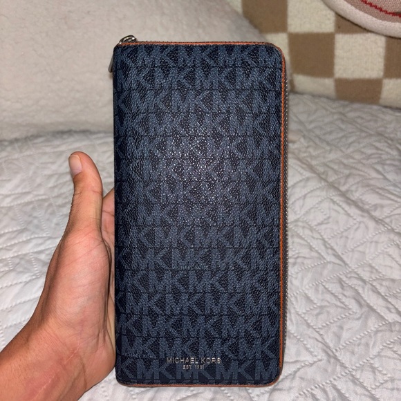 Men’s Michael Kors wallet - Picture 2 of 2